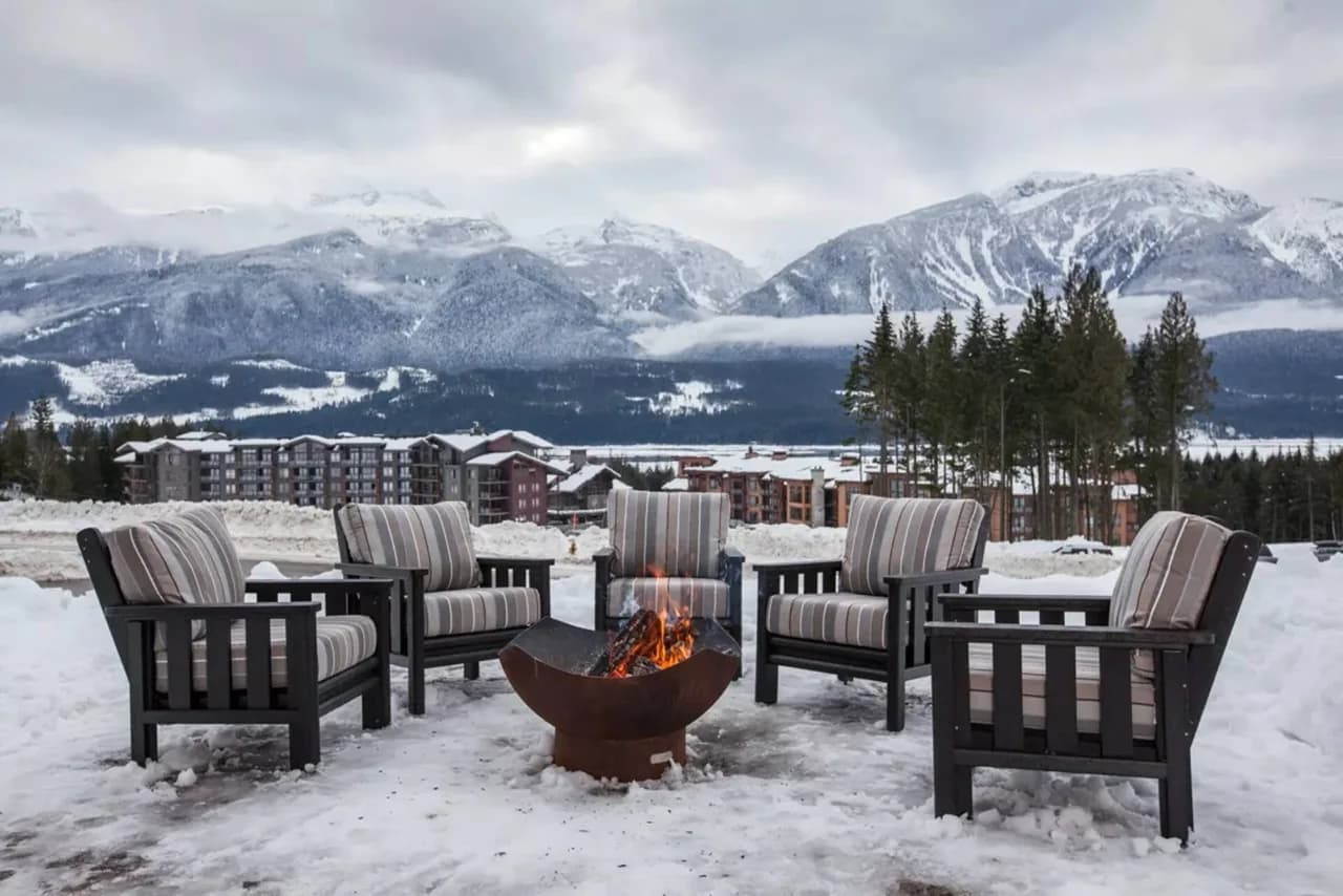 Spacious Six Bedroom Alpine Retreat in Revelstoke photo 3