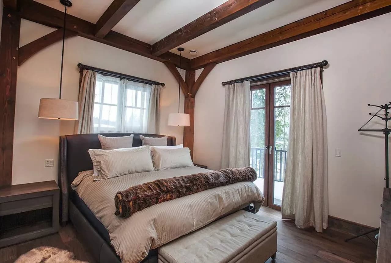 Spacious Six Bedroom Alpine Retreat in Revelstoke photo 4