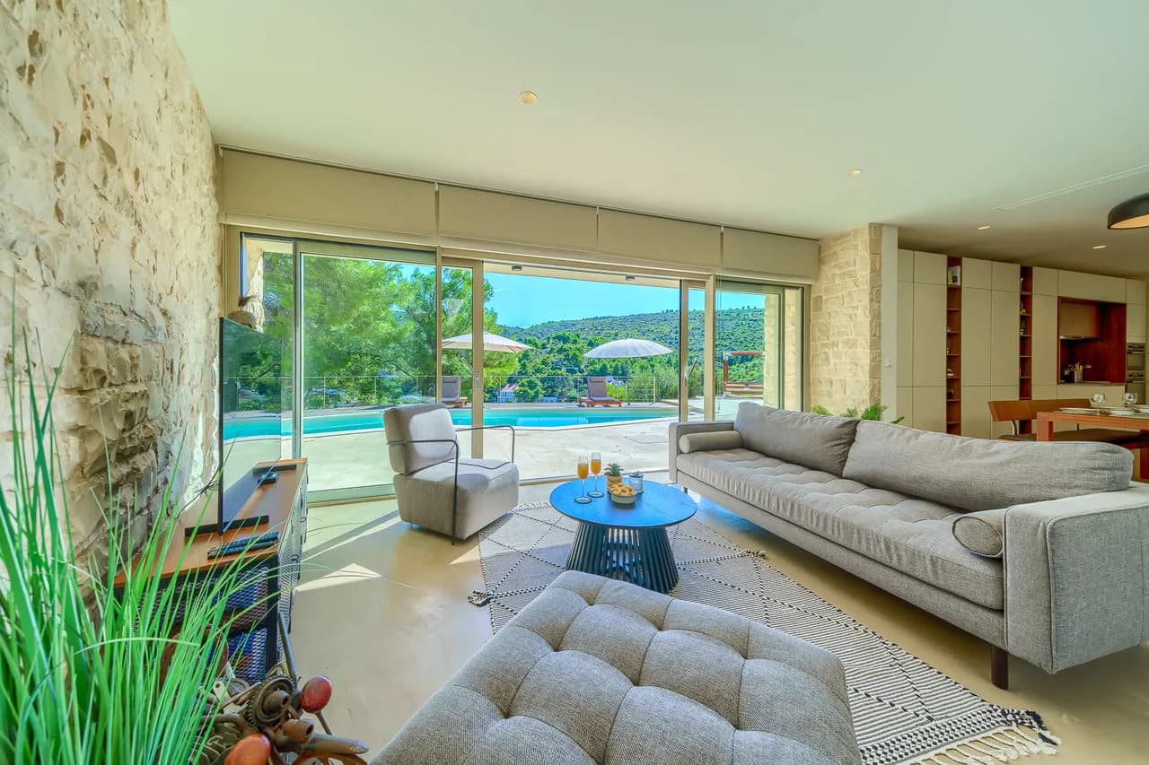 Villa With Sundeck and Alfresco Dining photo 2