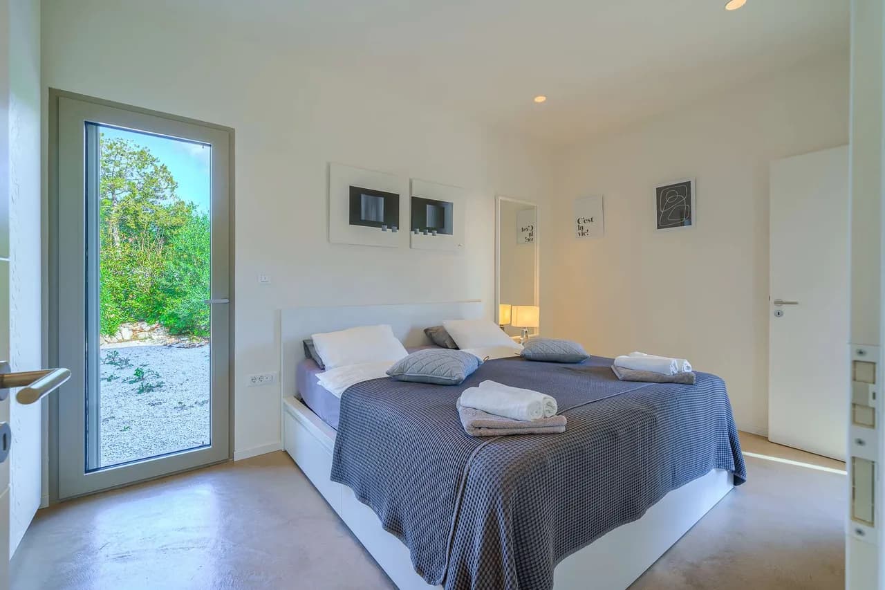 Villa With Sundeck and Alfresco Dining photo 3