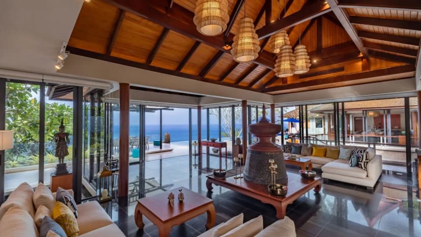 Luxurious Cliffside Villa With Infinity Pool
