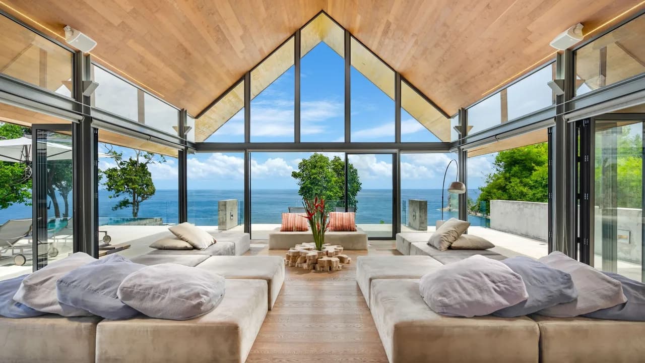 Oceanfront Villa With Luxurious Modern Amenities photo 2
