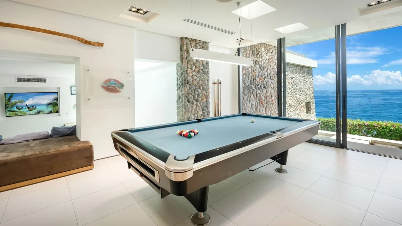 Oceanfront Villa With Luxurious Modern Amenities photo 4