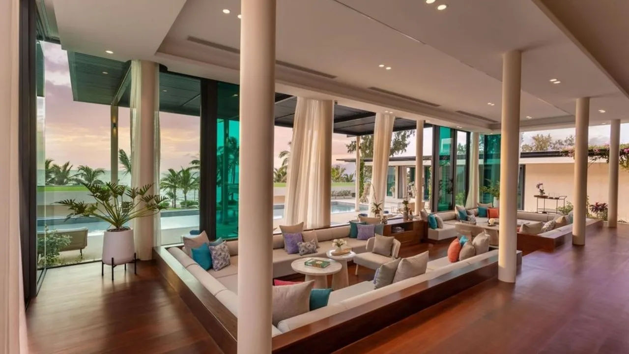 Oceanfront Villa With Two Infinity Swimming Pools photo 2