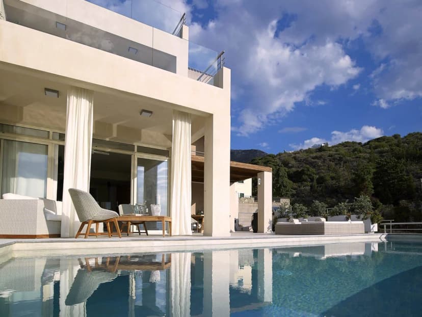 Stylish Retreat Surrounded by Natural Beauty