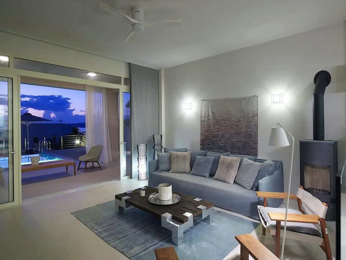 Stylish Retreat Surrounded by Natural Beauty photo 2