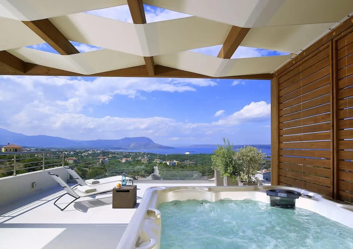 Stylish Retreat Surrounded by Natural Beauty photo 5