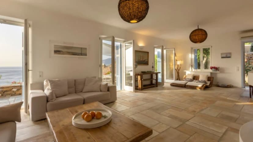 Spacious Getaway With Gorgeous Nature Surroundings