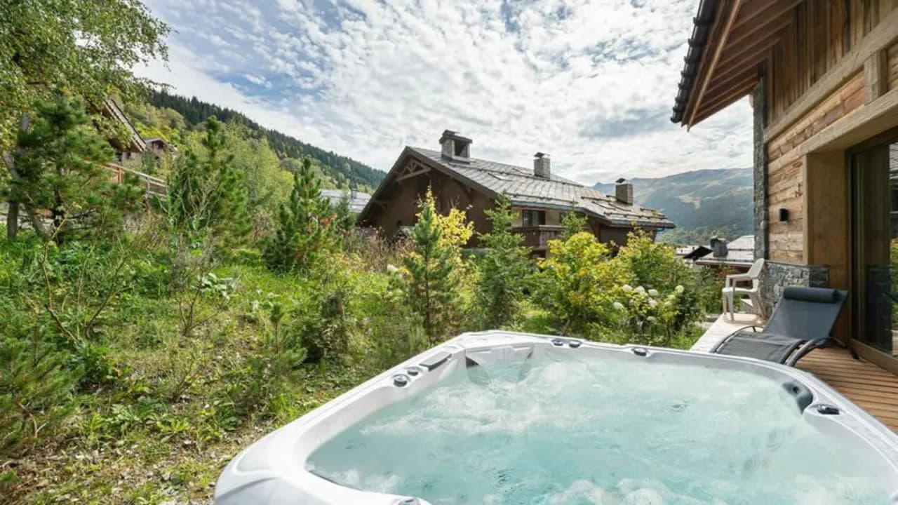 Cozy Méribel Village Chalet With Sauna