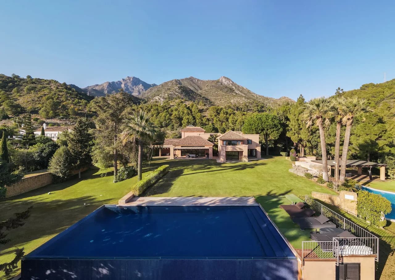 Spacious Six-Bedroom Villa in Marbella photo 4