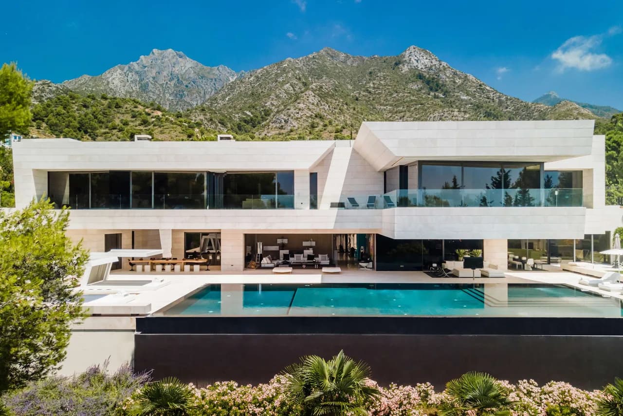 Modern Luxury Villa with Tennis Court in Marbella photo 2
