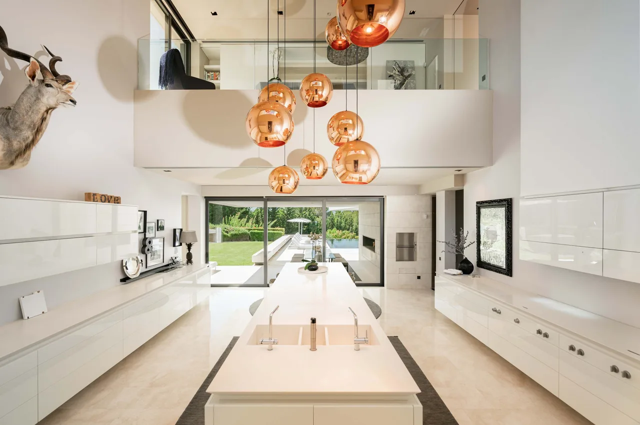 Modern Luxury Villa with Tennis Court in Marbella photo 4
