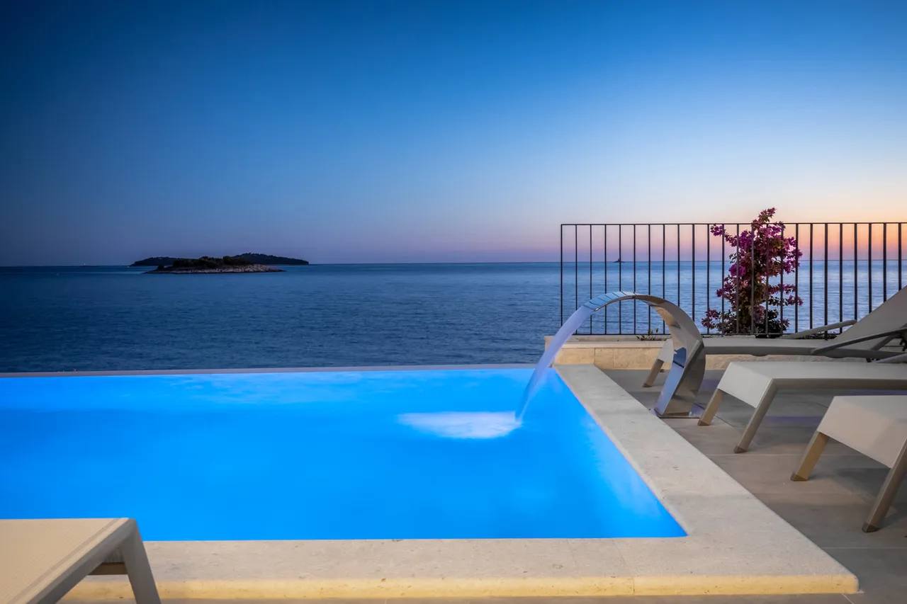 Miracle Seaside Luxury 5BR Beachfront Oasis photo 2
