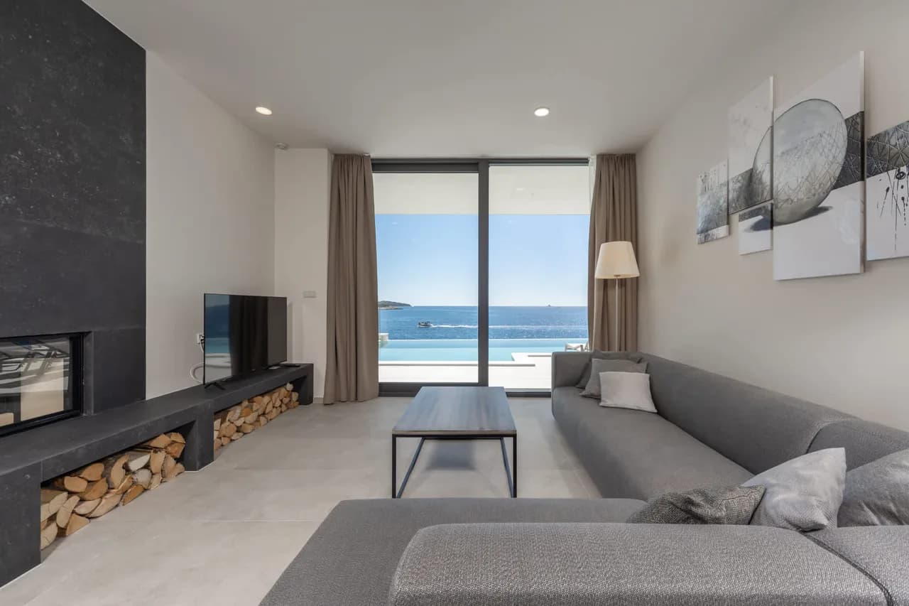 Miracle Seaside Luxury 5BR Beachfront Oasis photo 3