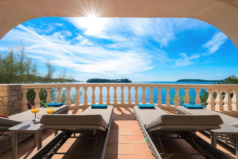 Lozica Luxurious Seafront Villa 5BR w/ Jacuzzi