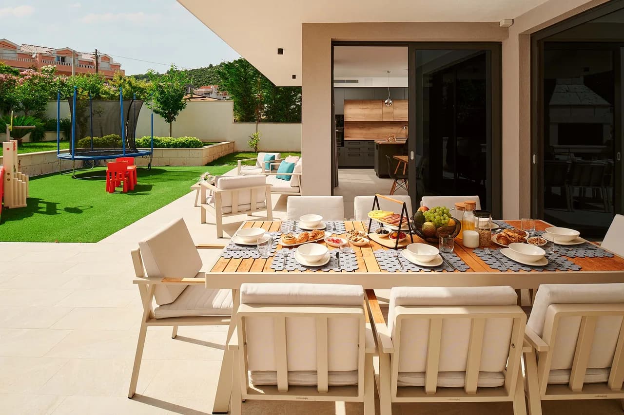 Marina's World Class Villa 4BR Family Oceanfront photo 4