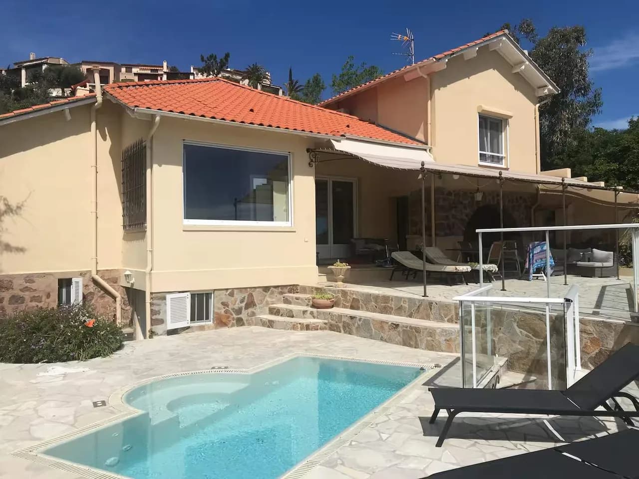Beachfront Villa with Ocean View in France photo 2