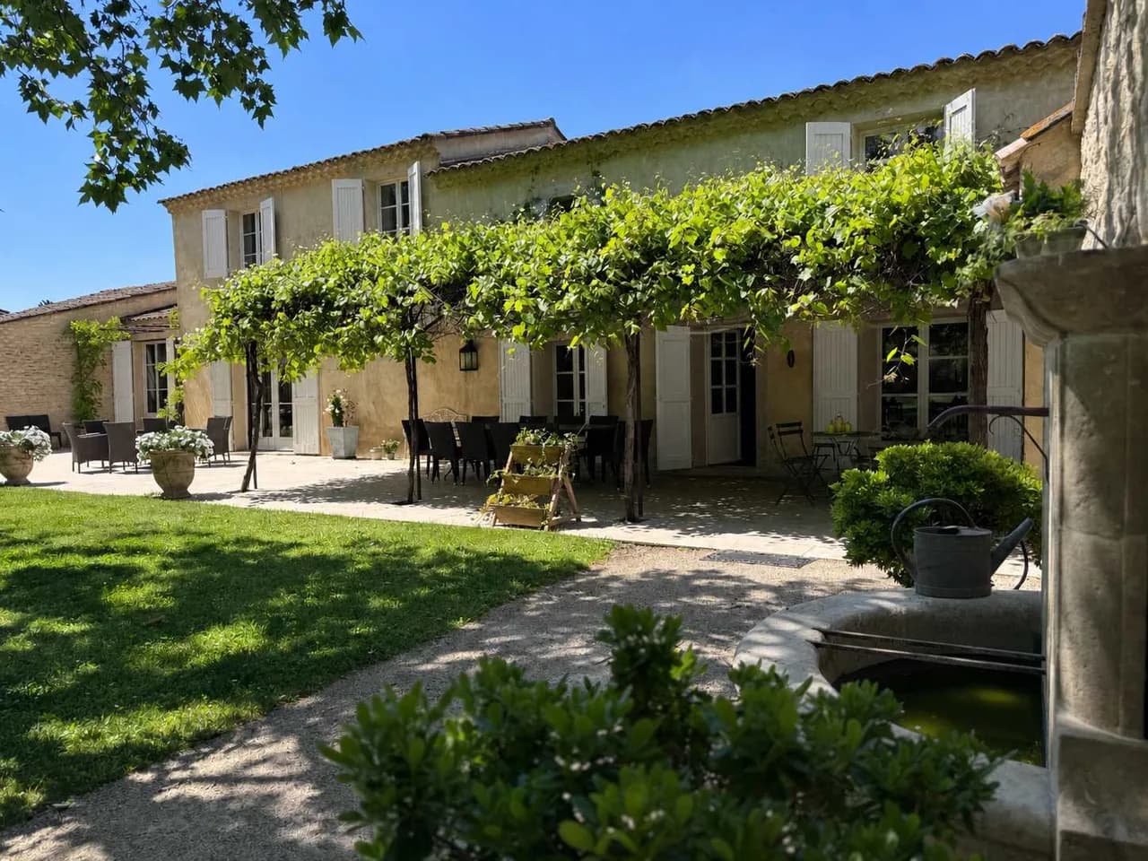 Charming Five Bedroom Villa in Lagnes