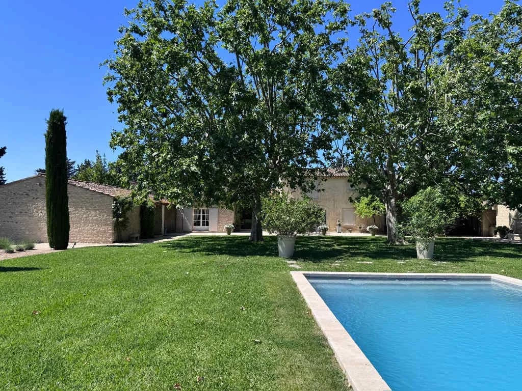 Charming Five Bedroom Villa in Lagnes photo 2