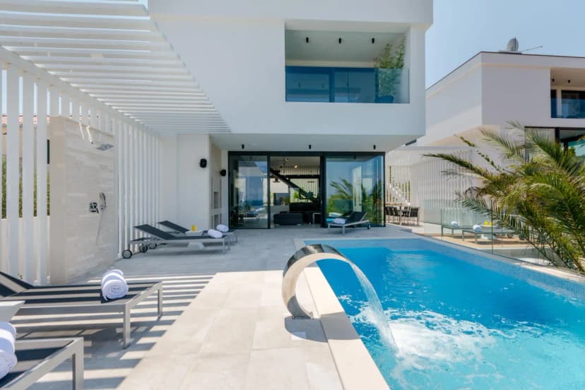 Private Oasis Brač Luxury Villa 3BR Heated Pool