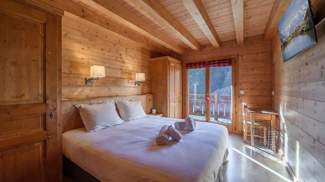 Spacious Mountain Chalet in La Côte-d'Arbroz photo 3
