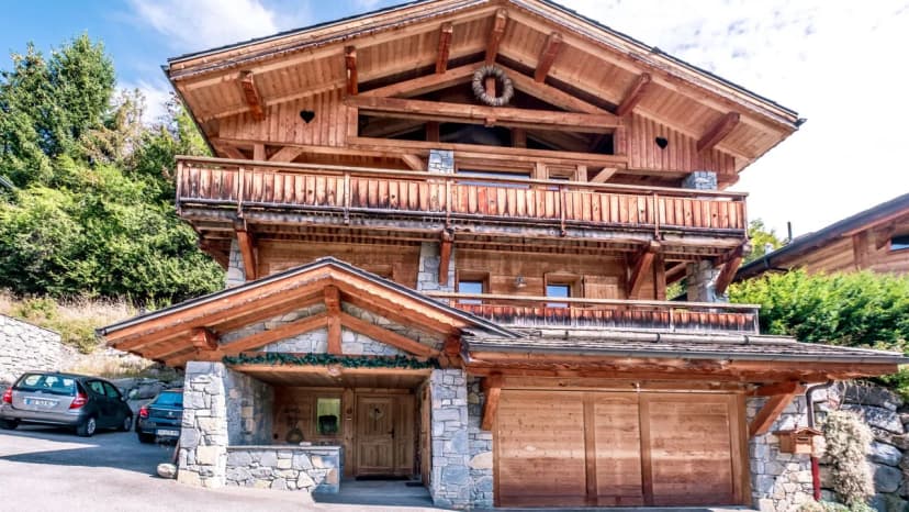 Spacious Chalet with Stunning Views in Morzine