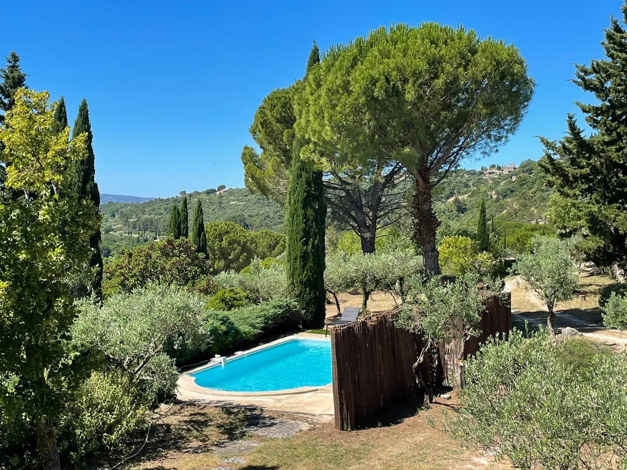 Provencal Villa with Scenic Views in Luberon