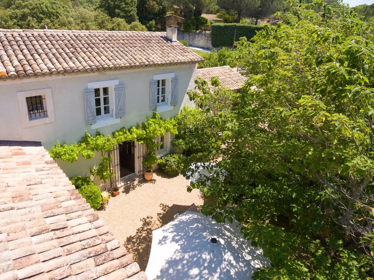Tranquil Four-Bedroom Villa in Luberon photo 3