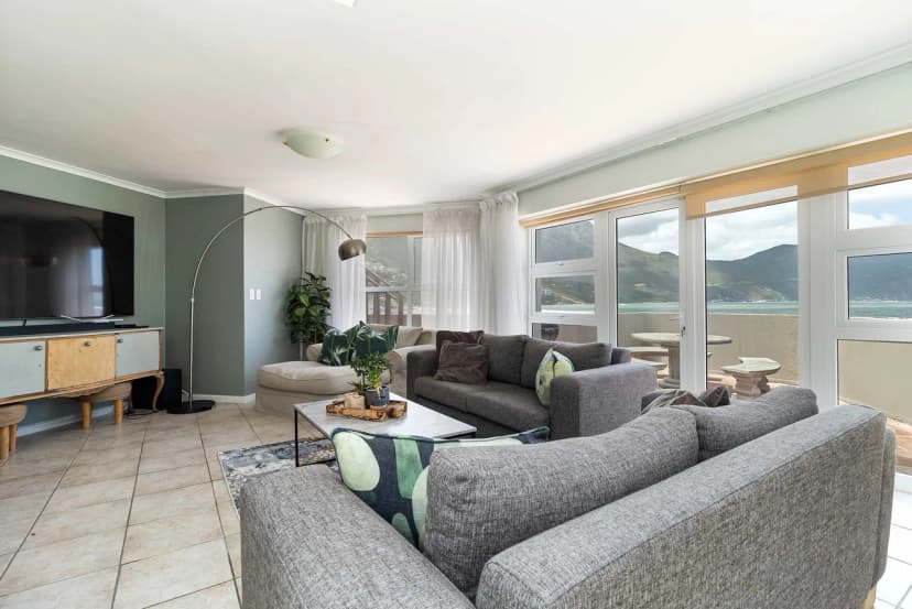 Beachfront Villa, SeaBreeze ,Hout Bay ,Cape Town , South Africa 