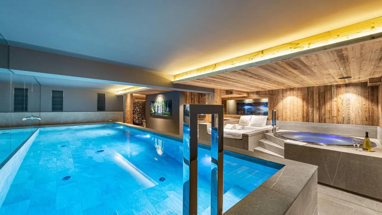 Sophisticated Alpine Escape With Scenic Beauty photo 2
