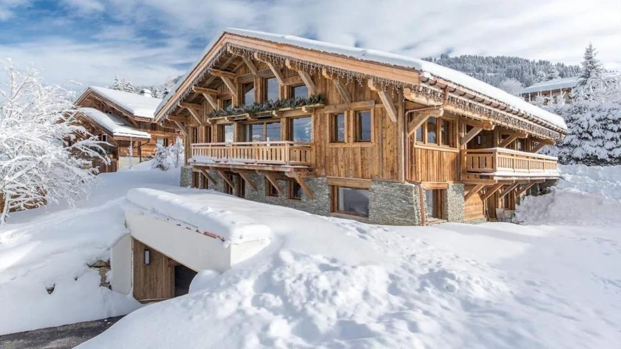 Sophisticated Alpine Escape With Scenic Beauty photo 5