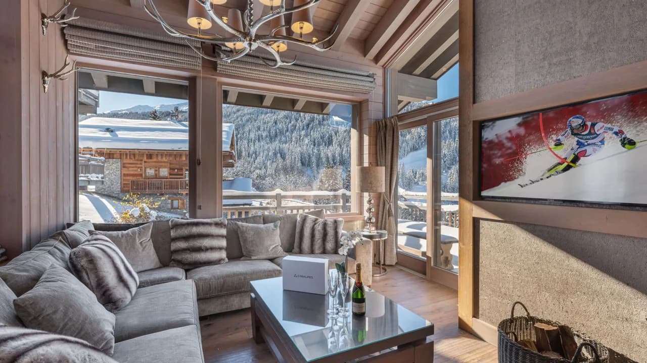 Stylish Chalet With Outdoor Jacuzzi Relaxation