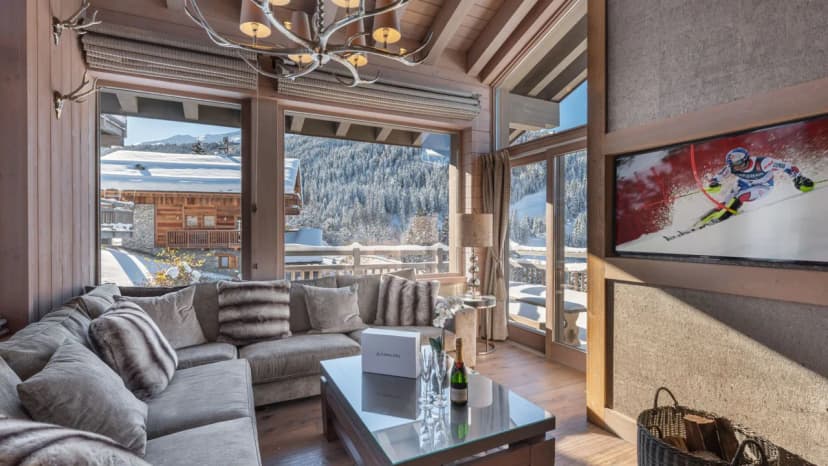Stylish Chalet With Outdoor Jacuzzi Relaxation