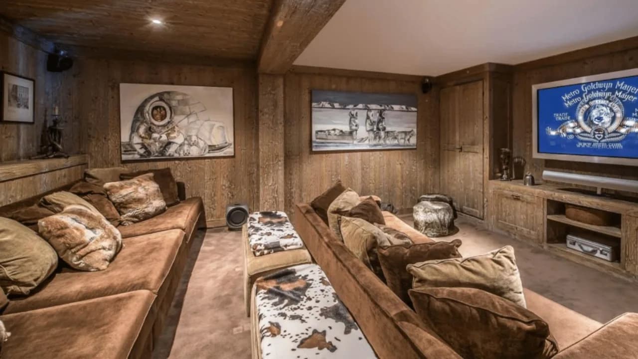 Opulent Chalet With Indoor Pool and Sauna photo 2