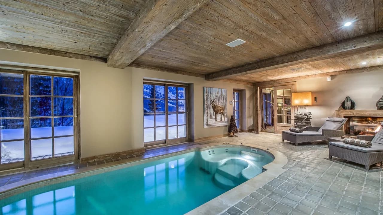 Opulent Chalet With Indoor Pool and Sauna photo 4