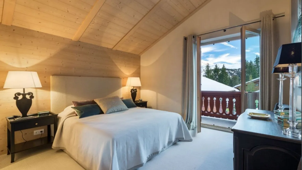 Charming Alpine Chalet With Ski-in Access photo 3