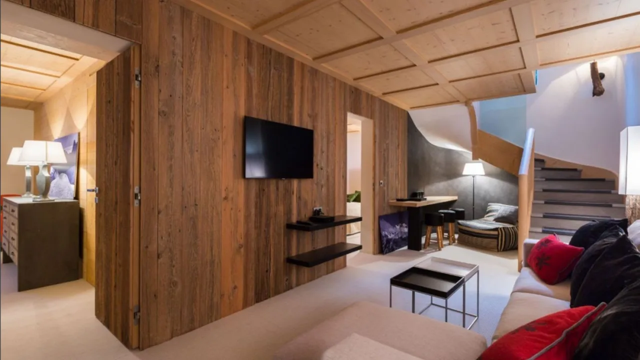 Charming Alpine Chalet With Ski-in Access photo 4