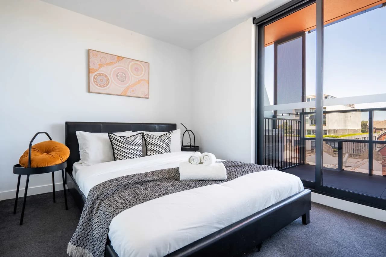 Contemporary Two Bedroom Apartment in Victoria photo 2