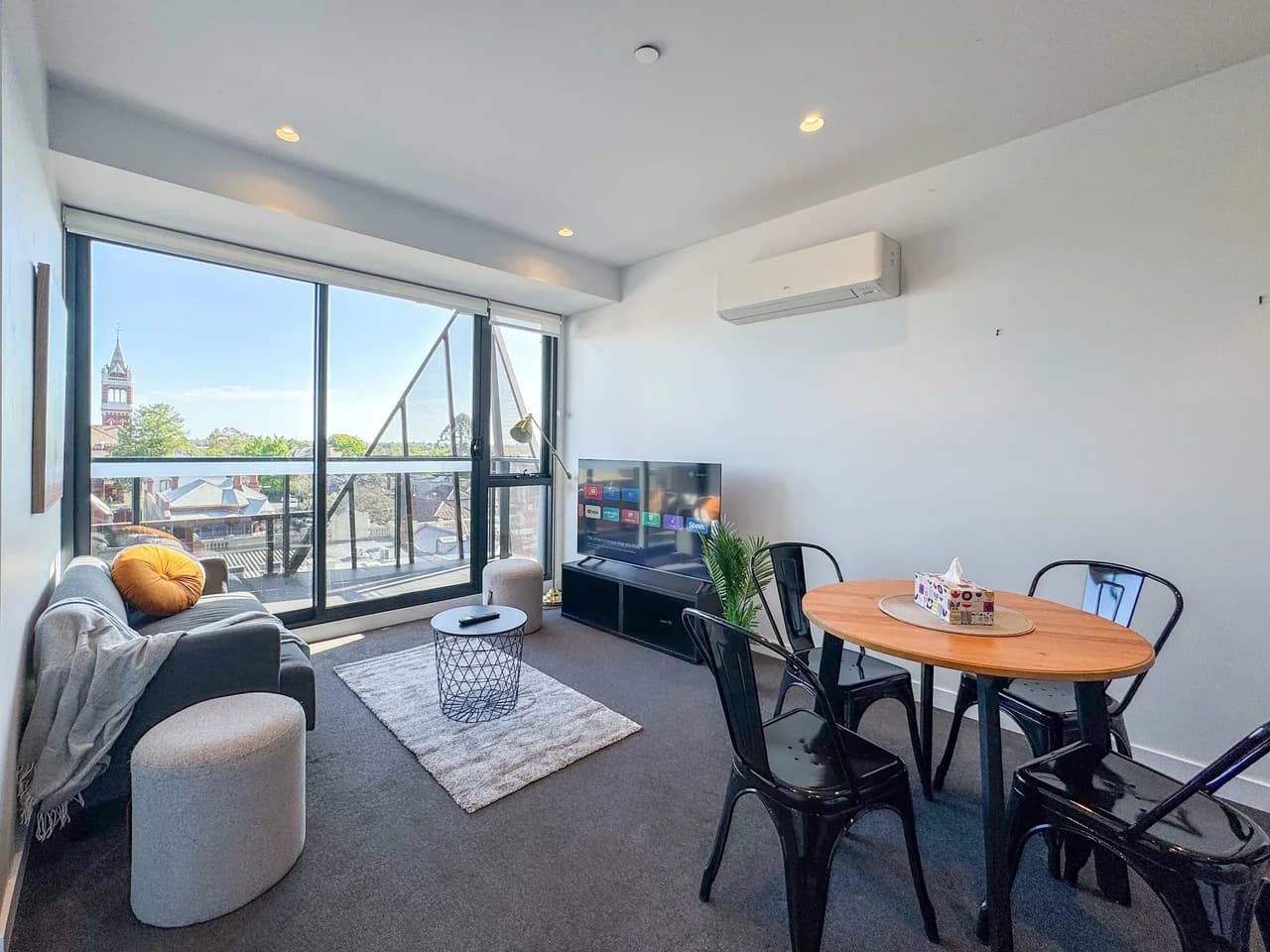Contemporary Two Bedroom Apartment in Victoria photo 4