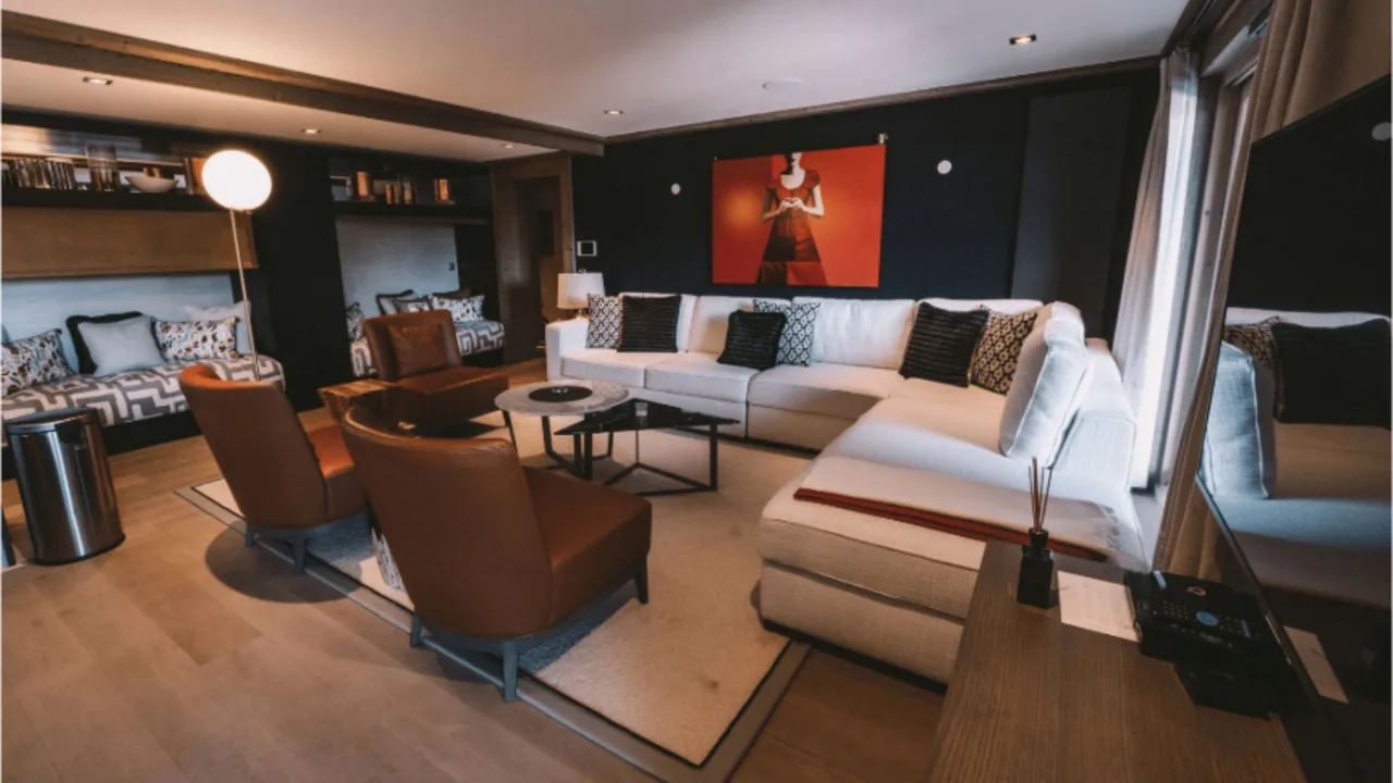 Modern Courchevel Apartment With Mountain Views photo 2
