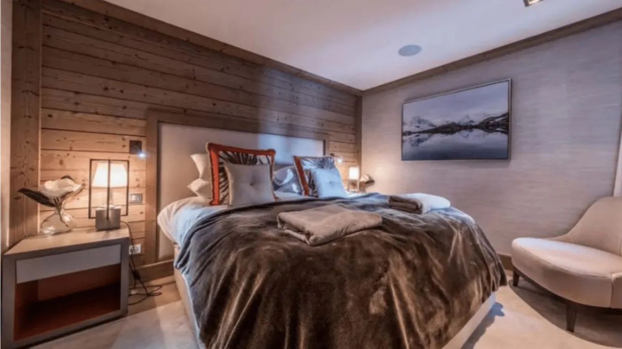 Modern Courchevel Apartment With Mountain Views photo 3