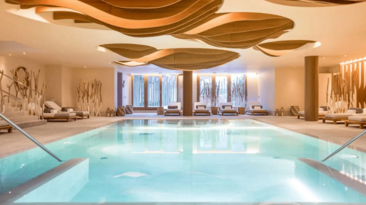 Modern Courchevel Apartment With Mountain Views photo 4