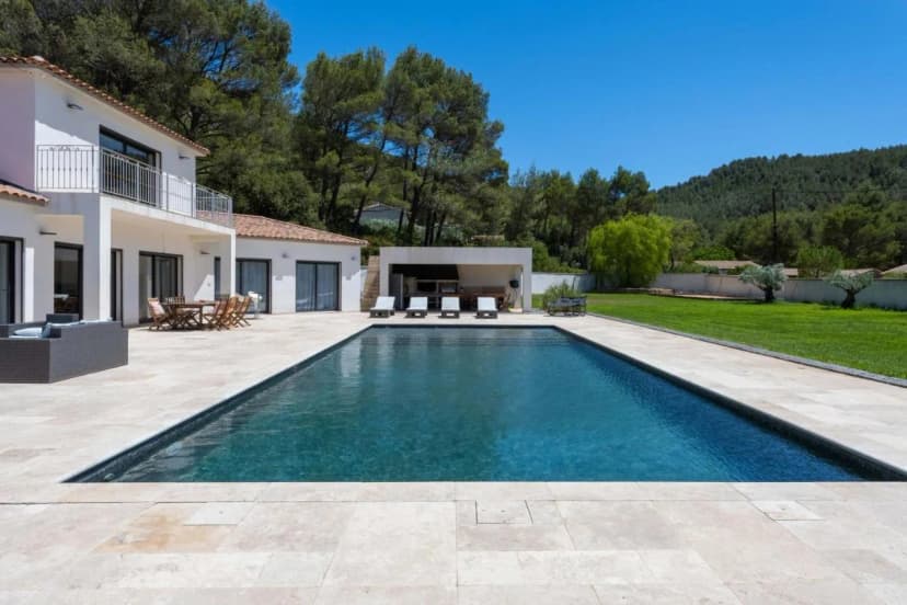 Heated Pool Villa in Provence