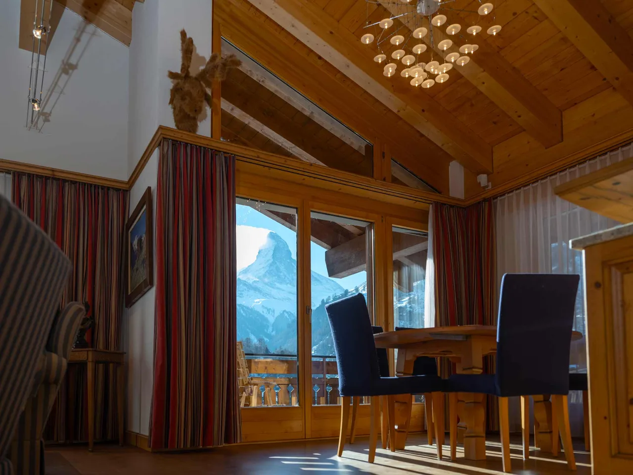 Alpine Loft Apartment, Convenient To Town & Bus photo 4