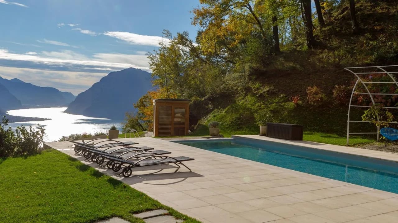 Spacious Villa Overlooking Lake Como photo 4