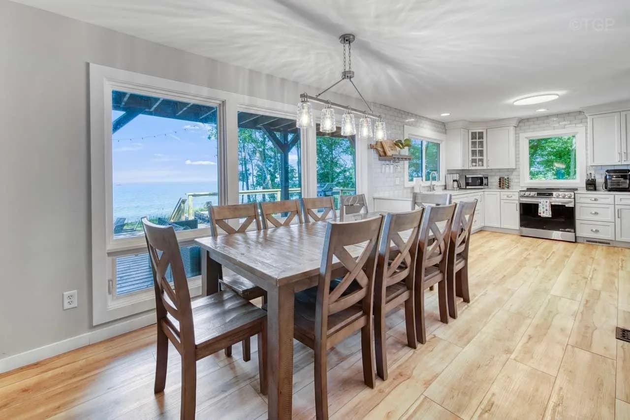 Lakefront Six Bedroom Villa in Lake Michigan Shore photo 4
