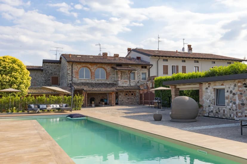 17th Century Villa With Poolside Comfort
