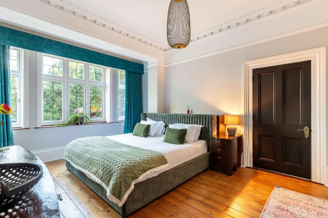 Stylish Three Bedroom Home in Walton, England photo 3