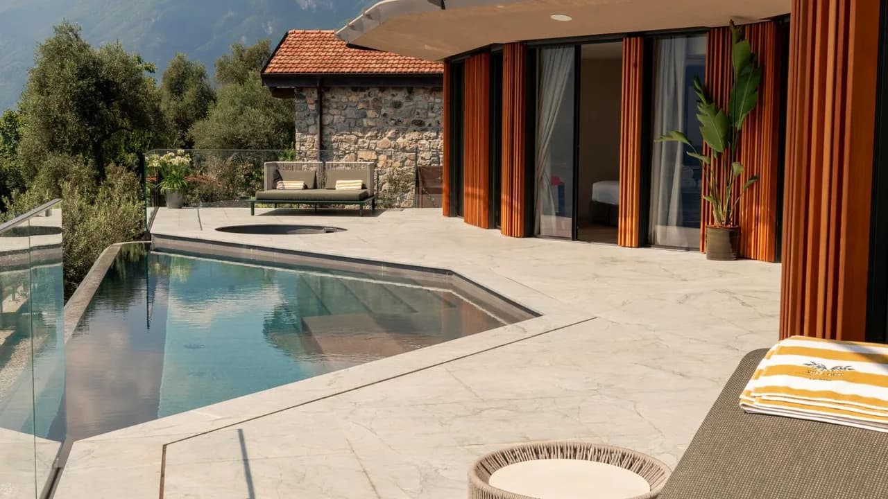 Modern Villa With Pool and Lake Views photo 4