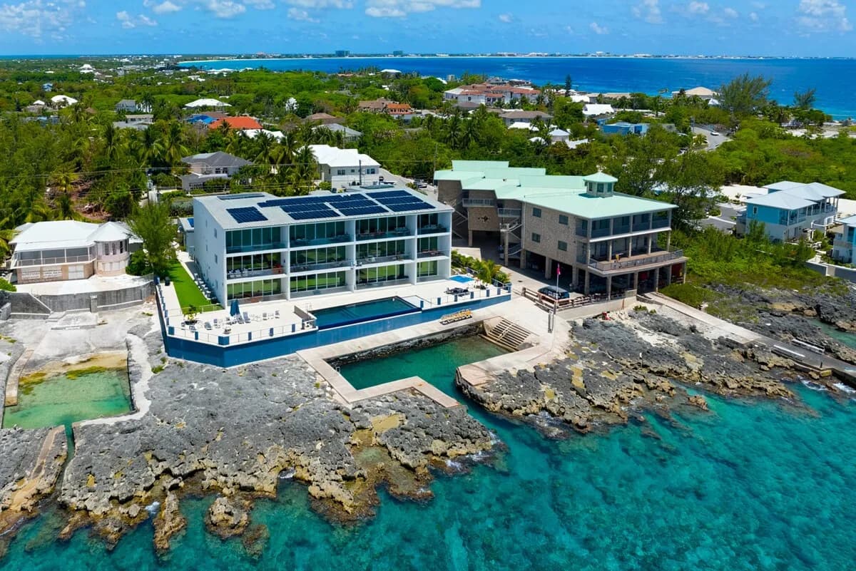Oceanfront Three Bedroom Condo in Cayman photo 3